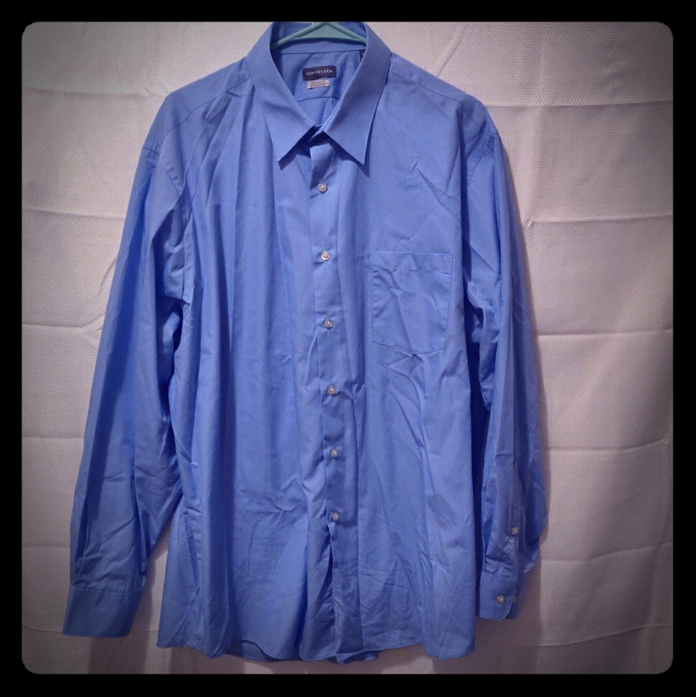 Van Heusen Long Sleeve Buttoned Down Shirt